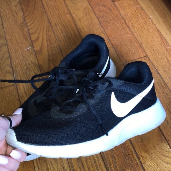 NIKE SHOES - Picture 1 of 2